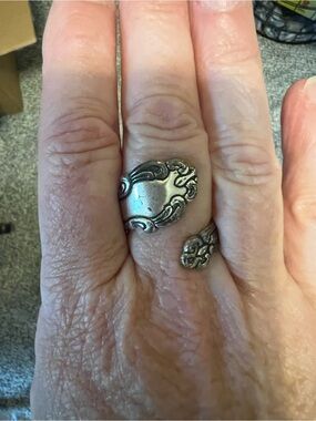 Ornate Silver-Tone Adjustable Spoon Ring - Women Jewelry. size 8